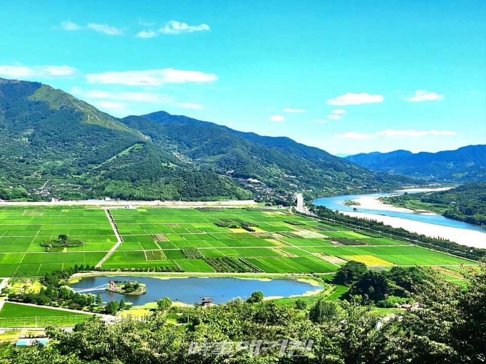 평사리 들판과 섬진강
